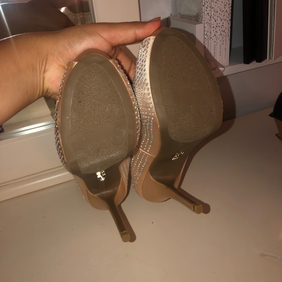 SOLD❤️NEW Nude JLo Pumps - Picture 4 of 6